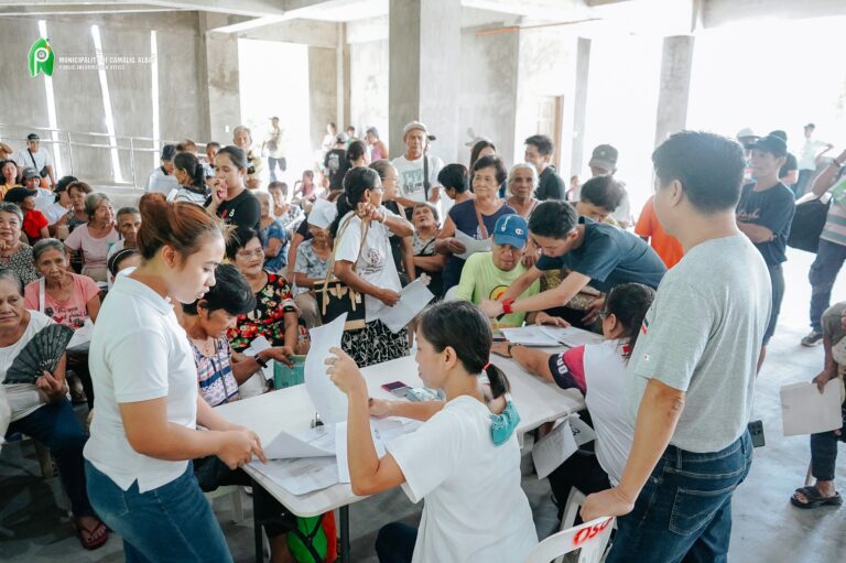 Senior Citizens in Camalig Benefit from Cash Payout
